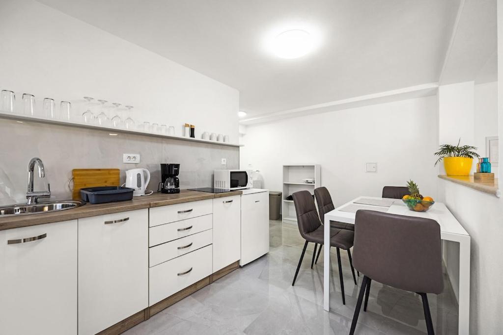 Apartment Olive Garden Near Pula 3 Km From Center And Only 4 Km From The Beach For 4 Persons Exterior photo