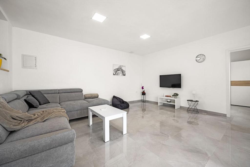 Apartment Olive Garden Near Pula 3 Km From Center And Only 4 Km From The Beach For 4 Persons Exterior photo