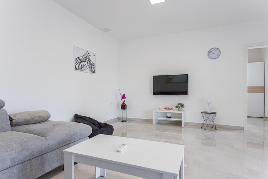 Apartment Olive Garden Near Pula 3 Km From Center And Only 4 Km From The Beach For 4 Persons Exterior photo